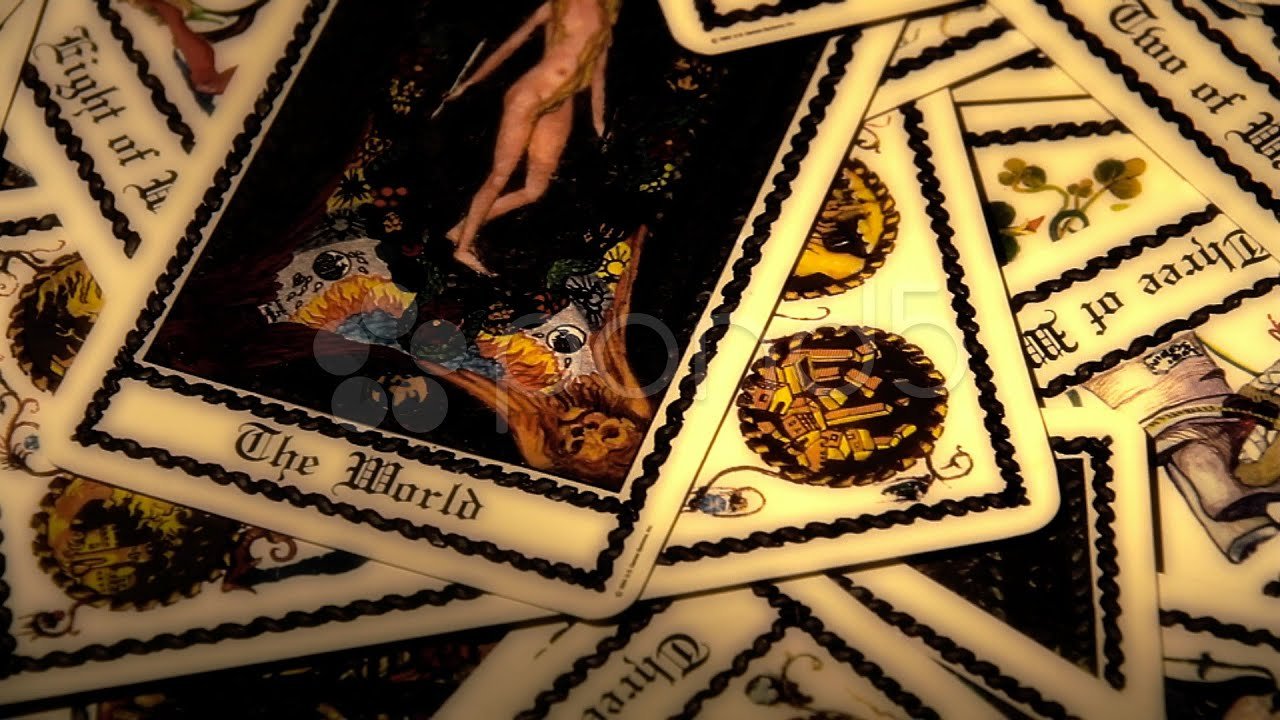 Тарологи: как, зачем и что они предсказывают? Узнайте мир гадания Таро
