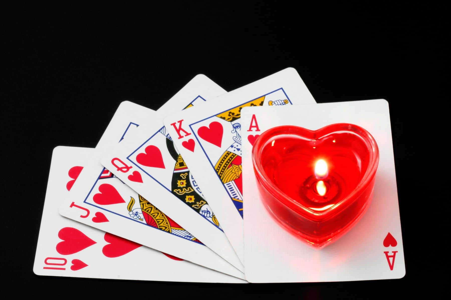 Гадание на игральных картах: 3 техники на любовь, работу, финансы